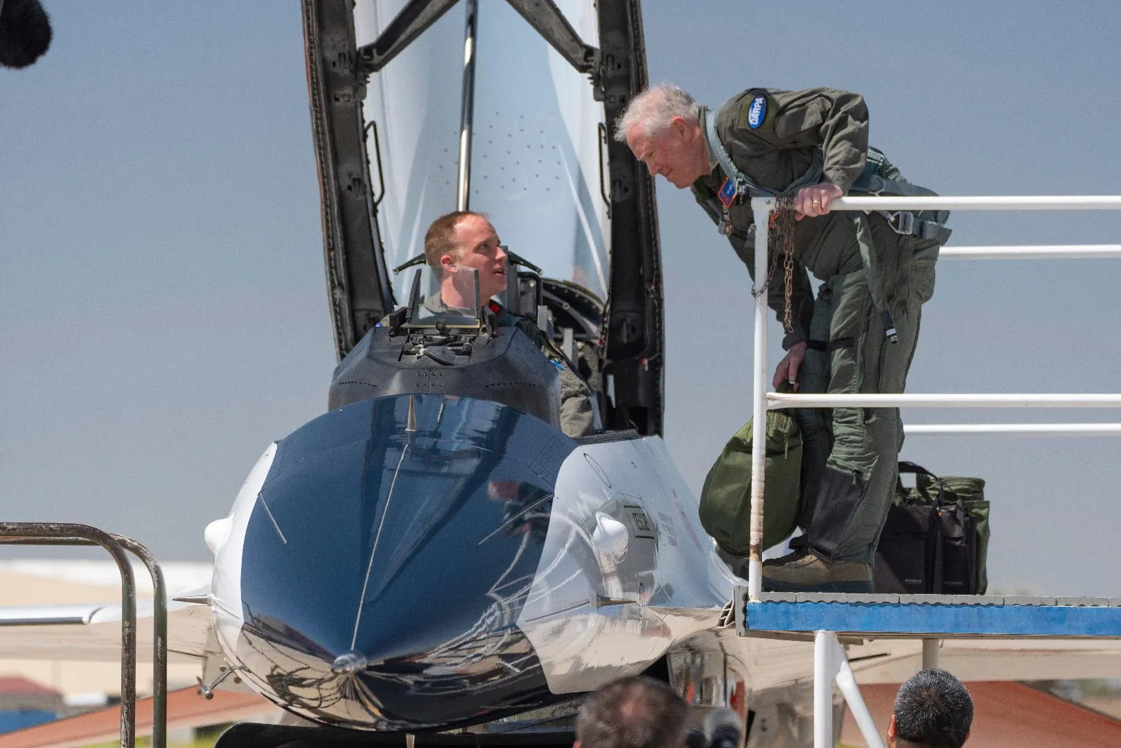 dfcf37624a7b48248e14299a6a2560a7_main_ai_warplane_15020