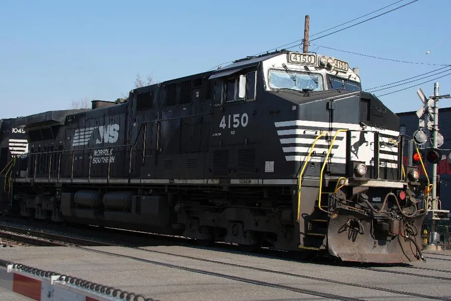 6f92dad2db124c51bbd444e855c9f7d7_main_railroad_merger_talks_95225
