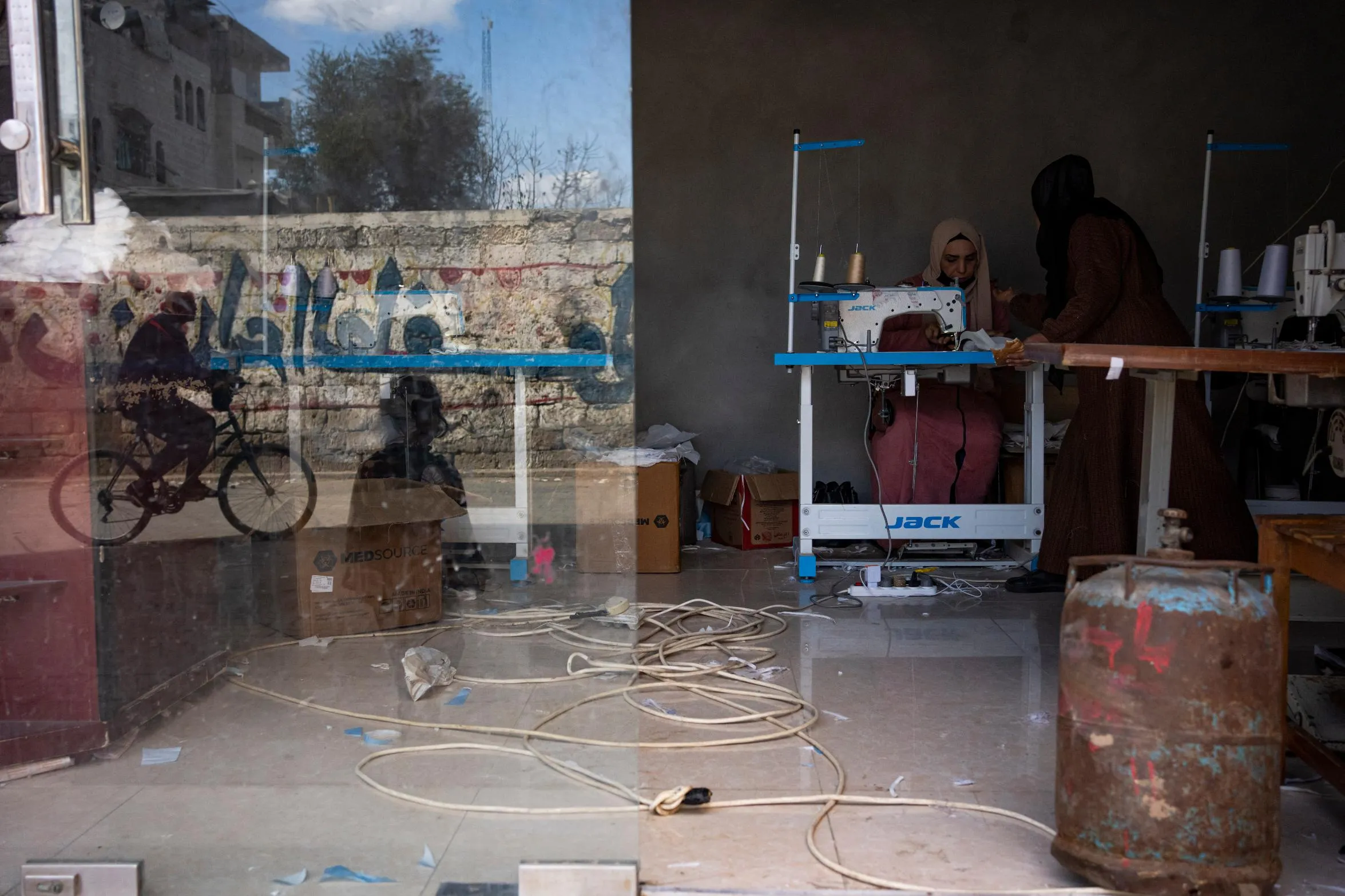 70195733a9c24c6fabfdeb42ab2f86af_main_israel_palestinians_37159