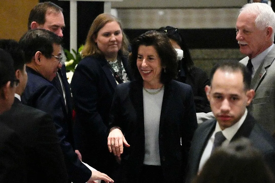 d8aaa10d70f14cb08237854b6a0fa9ec_main_philippines_us_china_09201