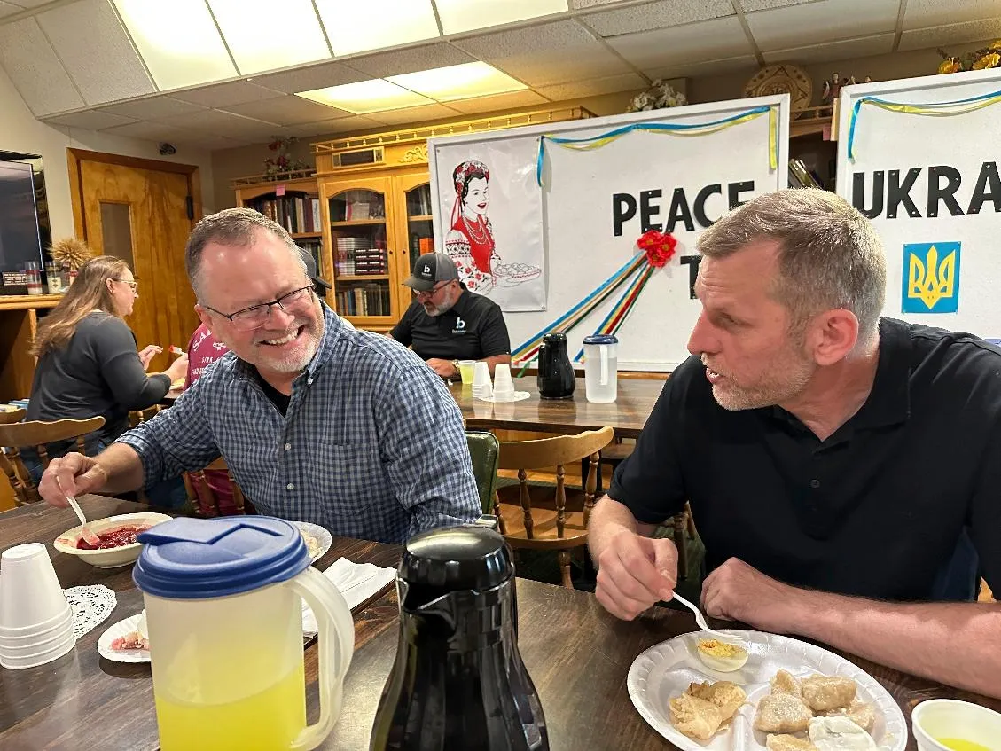 6740c438be4c48488545e2bf0d4971f4_main_ukrainian_refugees_north_dakota_oil_03767