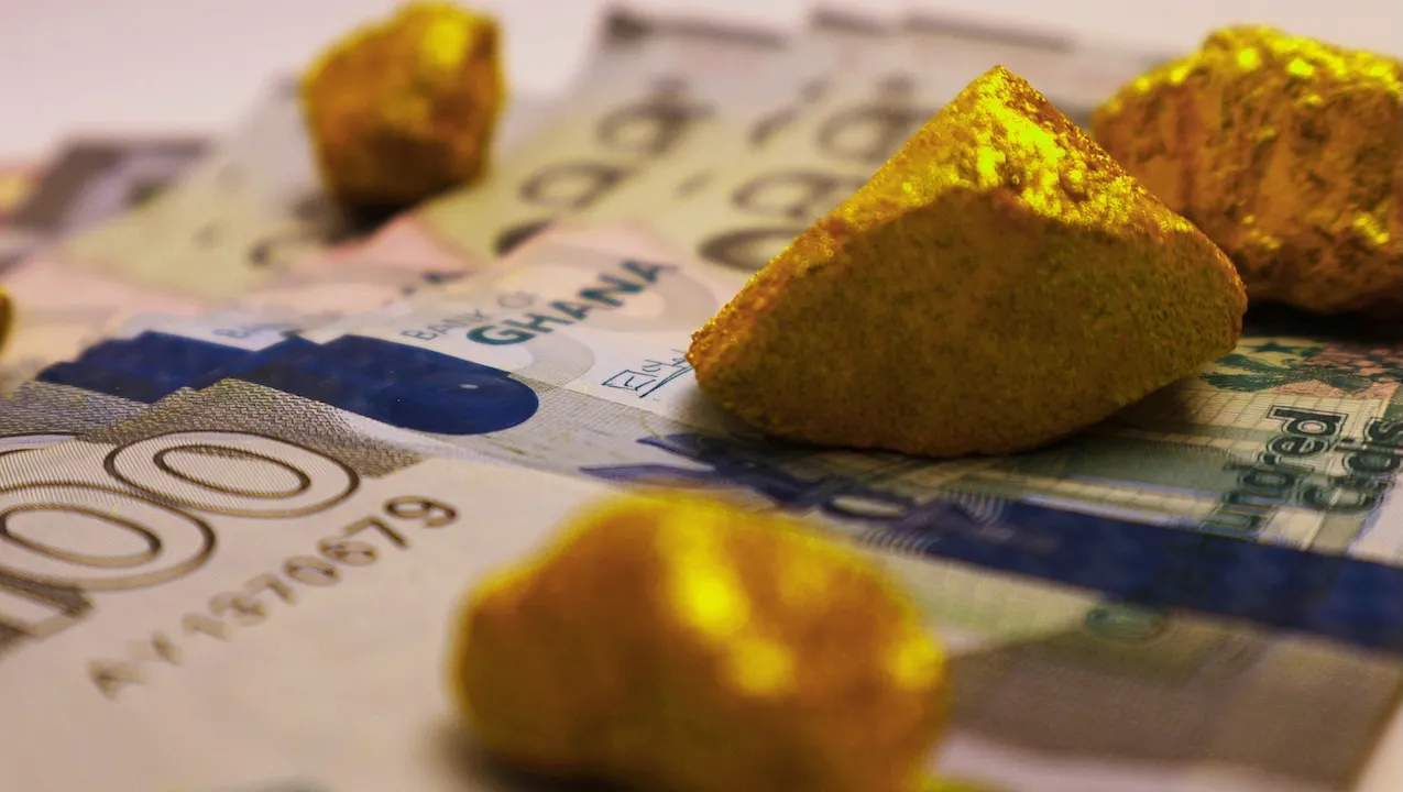 Ghanaian cedi notes and Lump of Gold