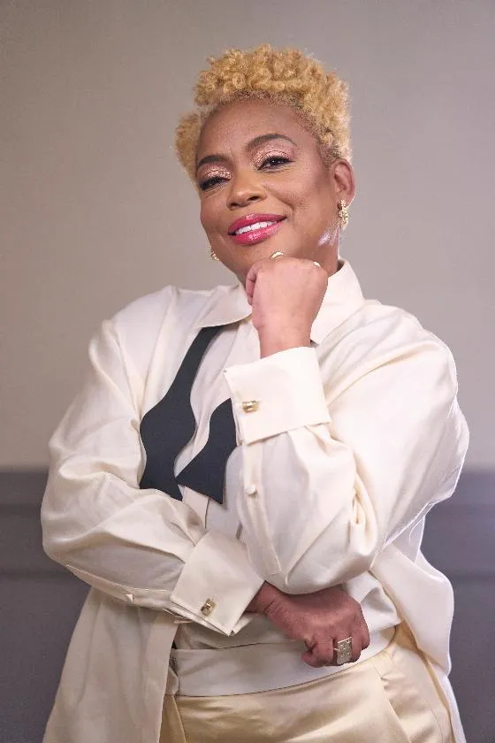 8c35d90e4b274e91b0e75e16b5c1ccc7_main_origin__portrait_session_80680