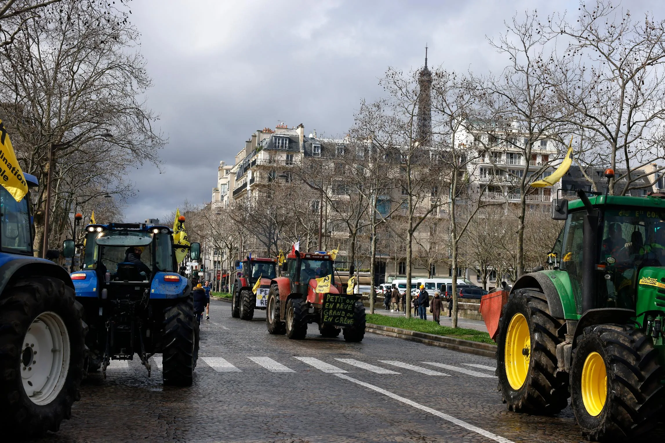 426171c0b11c4be78b800a7aba5ff339_main_france_farmers_protests_07113