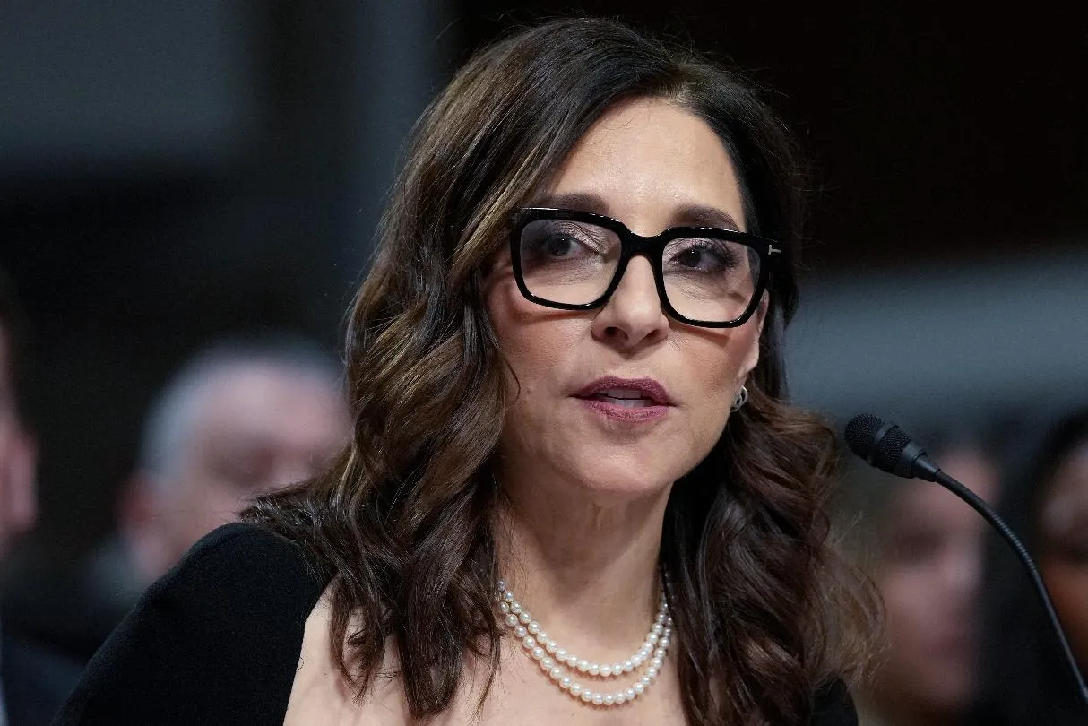 5b9fc0fd3eba423bbb2e2b82333d0f04_main_x-ceo-quits_03211