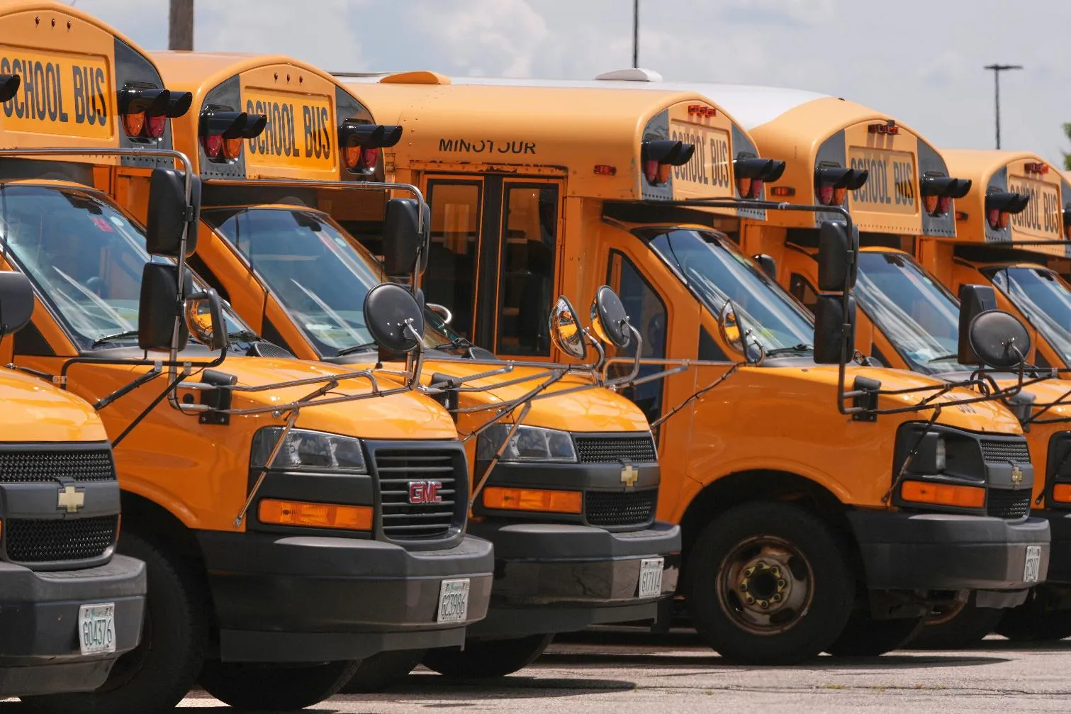 49eee1f5d744490e84b20674deee69f4_main_ap_poll_education_school_transportation_73340