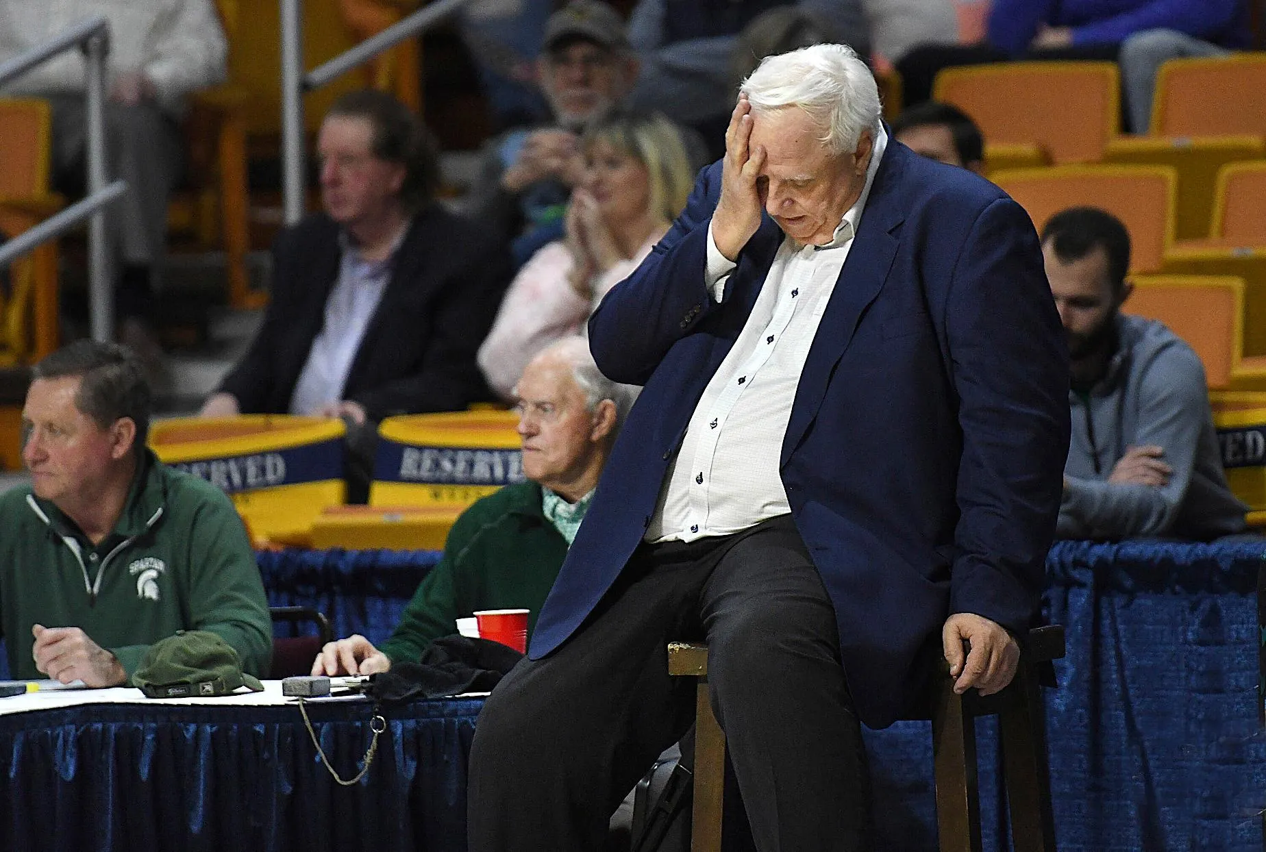 47401510290742bea15d9874f8bfa561_main_governor-moonlighting_coach_22104