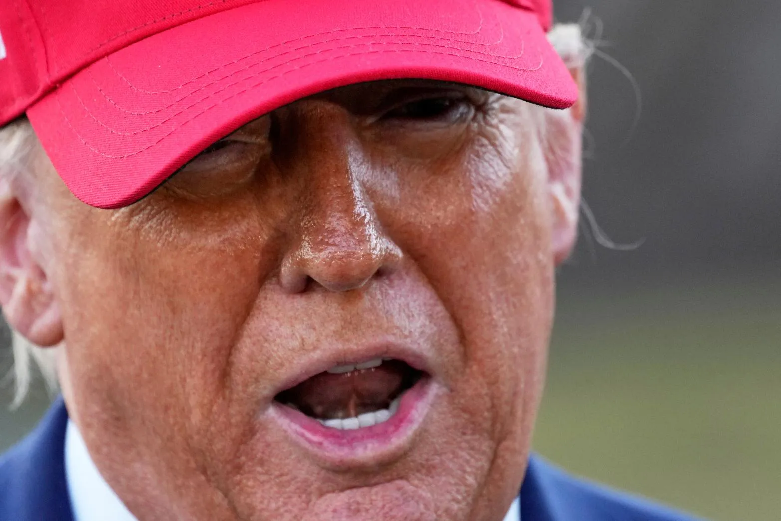 595d2c9613044450b7b6fd11508e623b_main_trump_49222