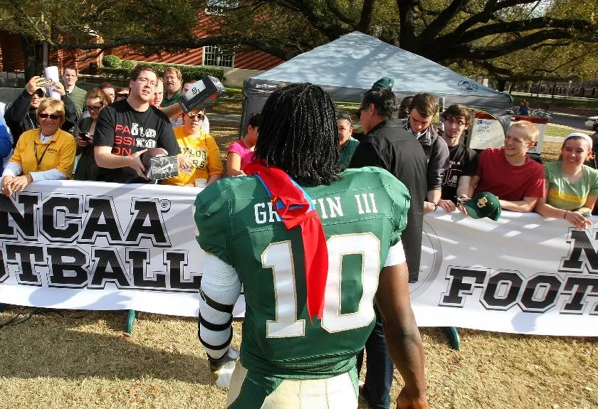 287ef7f1bf1d44a19e6b955b1b562c54_main_video_games-college_football_dreams_79755