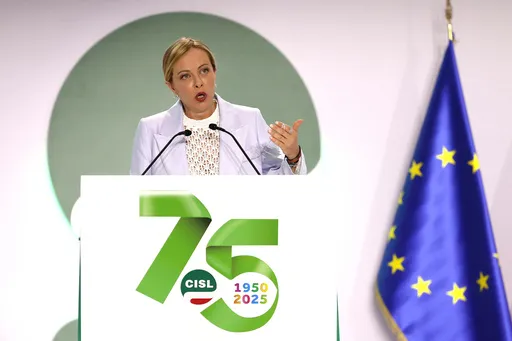 8b5d8f759dfc44abad2f5bec66ef4371_preview_italy_women_unauthorized_postings_79921