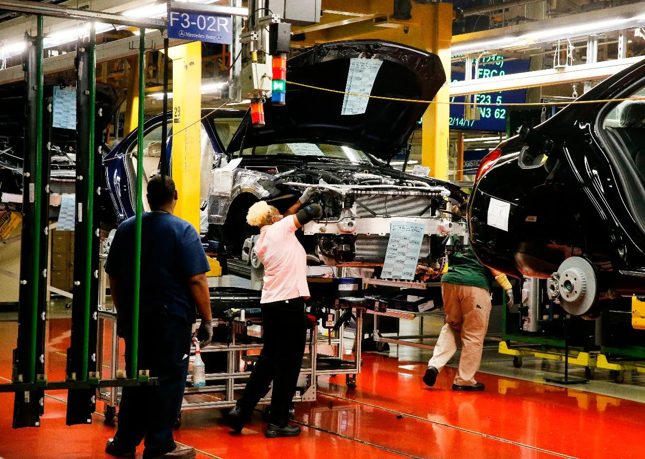 ee94f22d42d643579b68464ace59a836_main_mercedes-uaw_petition_96740