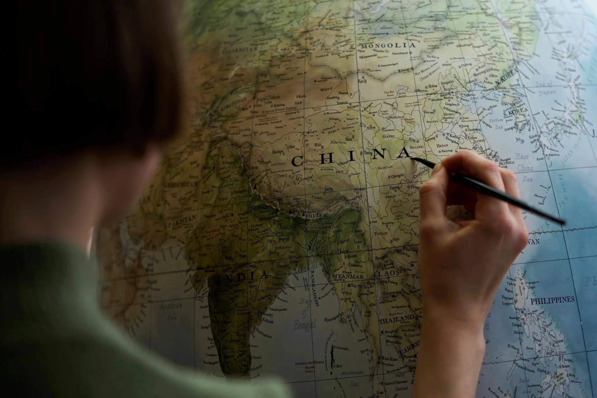 8cc1d35ce6544337aee360d80f80e713_main_the_21st_century_globe_62293