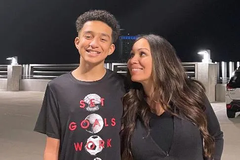 fd18a2a3665044fc96229bf1ac5f3963_main_chatbots_teen_safety_80088