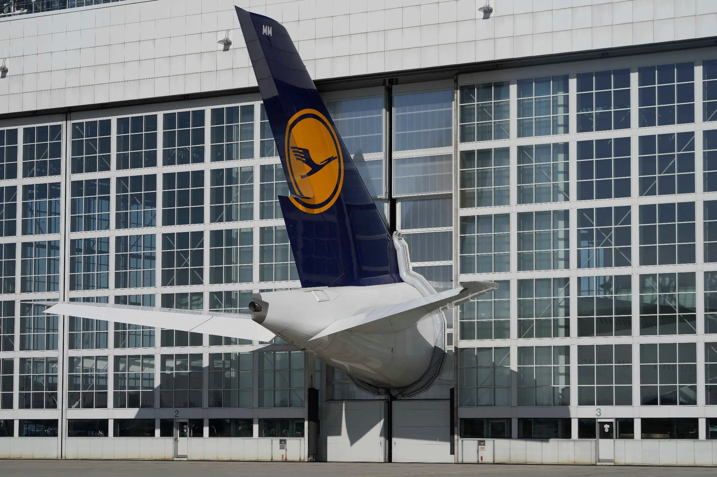 f6a4c6603dfe4b17be1ff508e69fff68_main_germany_lufthansa_86340