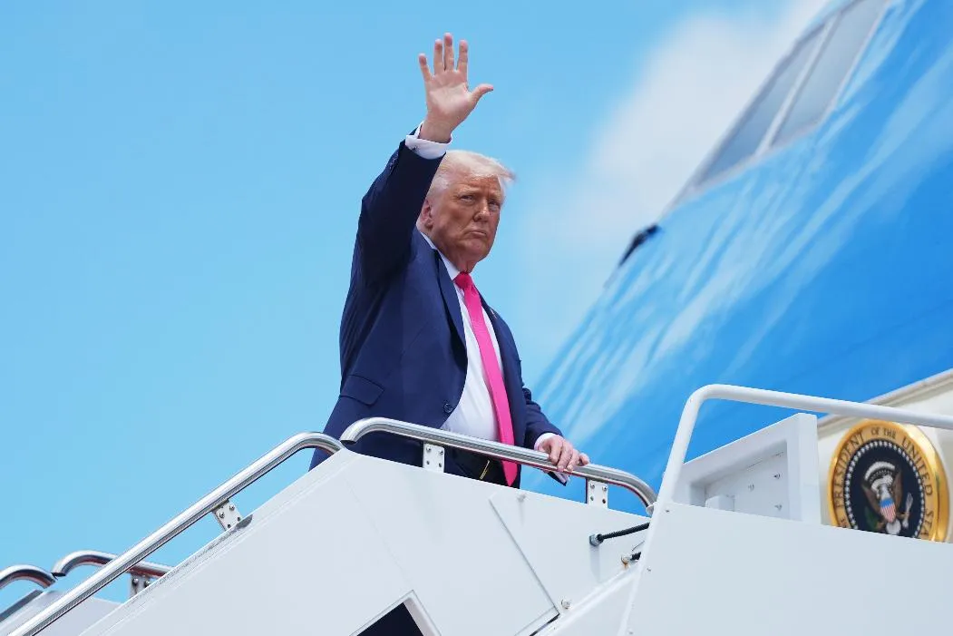 7c1e7ccf31a7415785a39f45a0bc378e_main_trump_38566