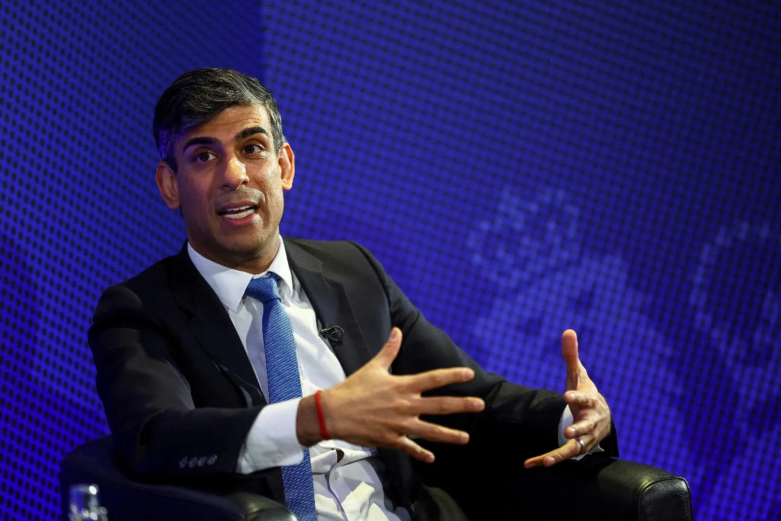 7832419ff2b74fe78313bf7195db01ba_main_britain_politics_49923