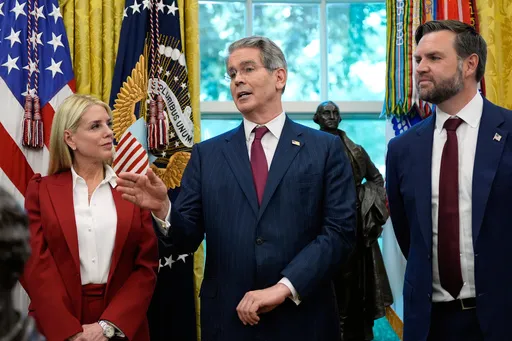 c8f3731a6e5a43428c83503d31a9bd59_preview_trump_52068