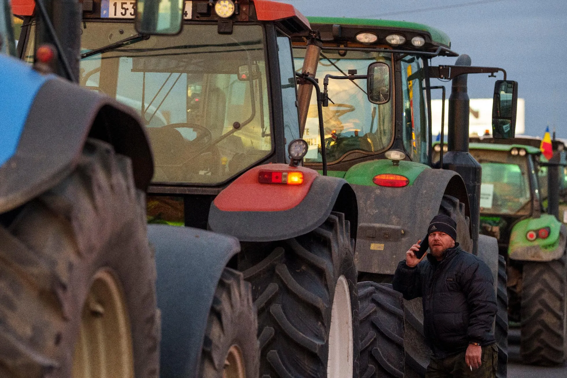 1fadcbe804924a94a58db75300da125e_main_romania_protests_83302