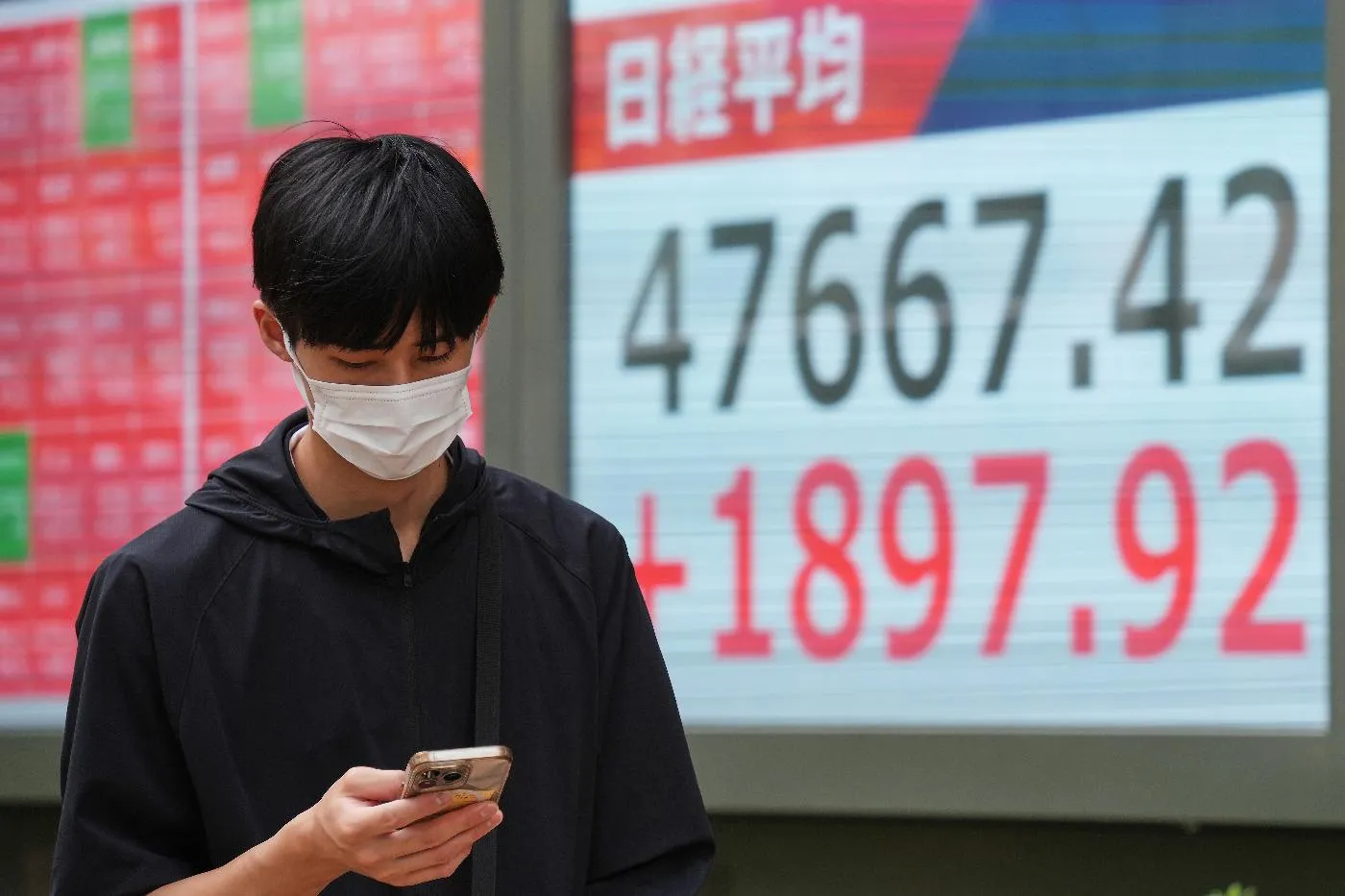 913b9796cca34f989bee6360e624b268_main_japan_financial_markets_51560