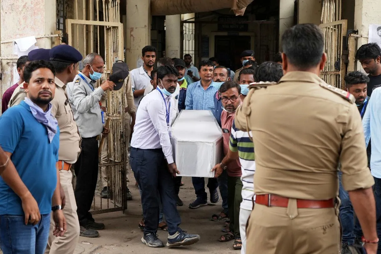 6d8b068f7f3d49e4b85848329ccebb6c_main_india_plane_crash_79888