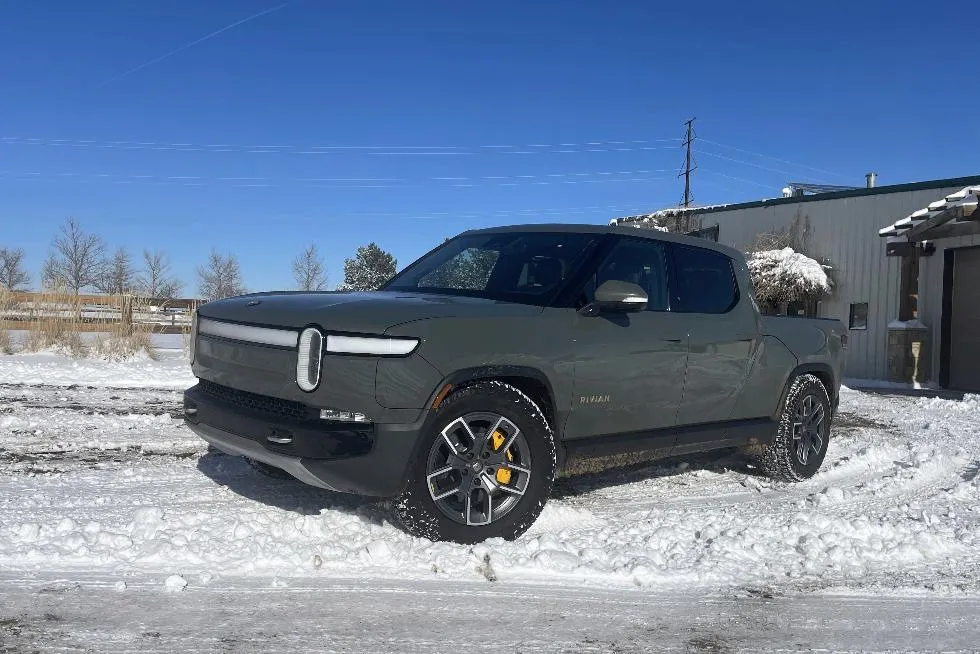 f64462d0537644ff8819b675b46b95d3_main_behind_the_wheel_44091