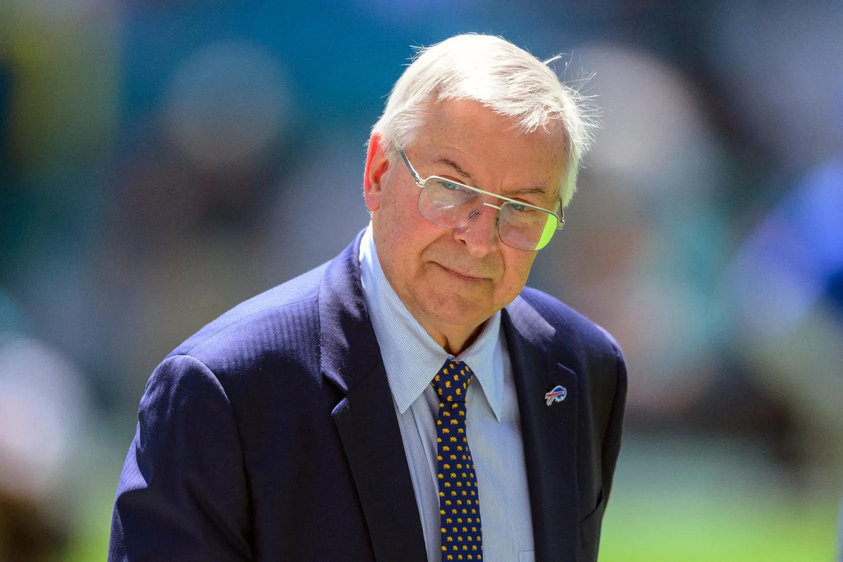 b8a4369d47764c028d98c140c574a84e_main_bills_pegula_football_02692