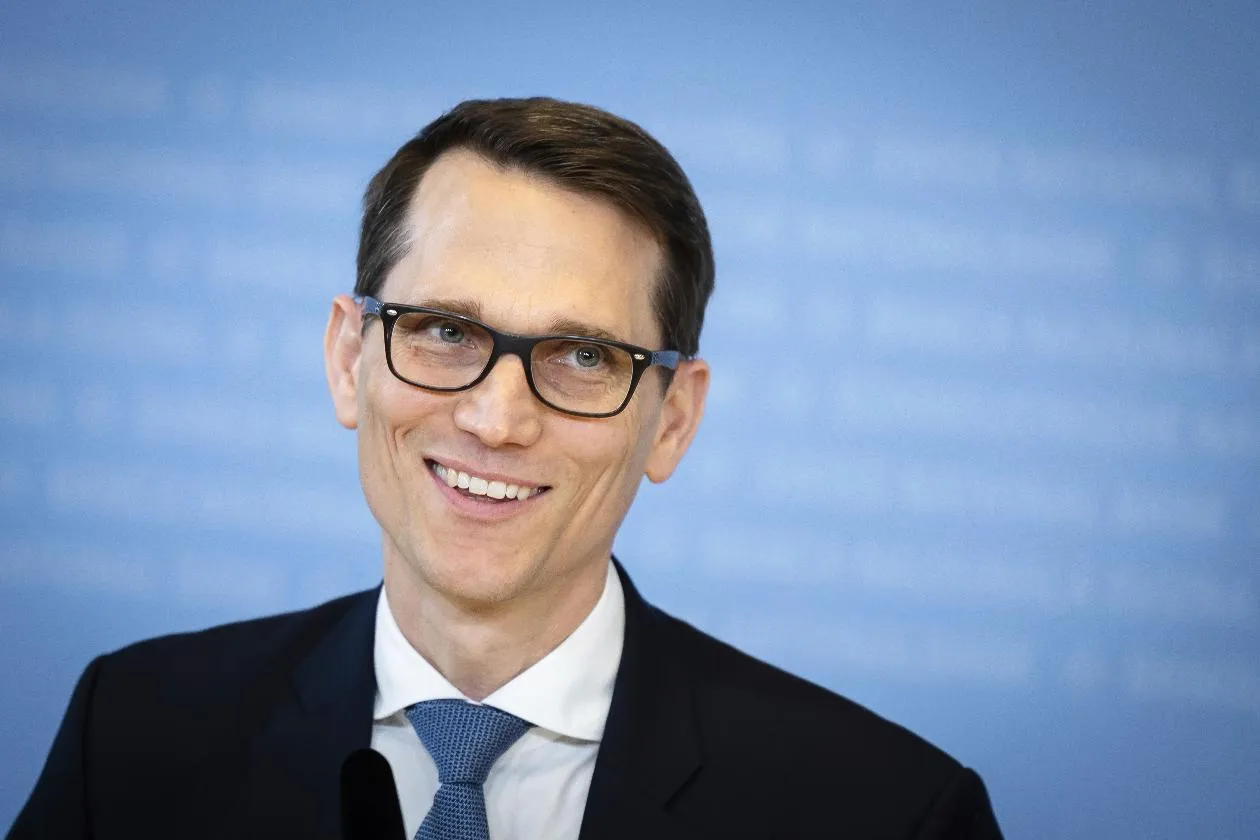 bad490e14ece455cb1820317cf98d495_main_switzerland_swiss_bank_50401