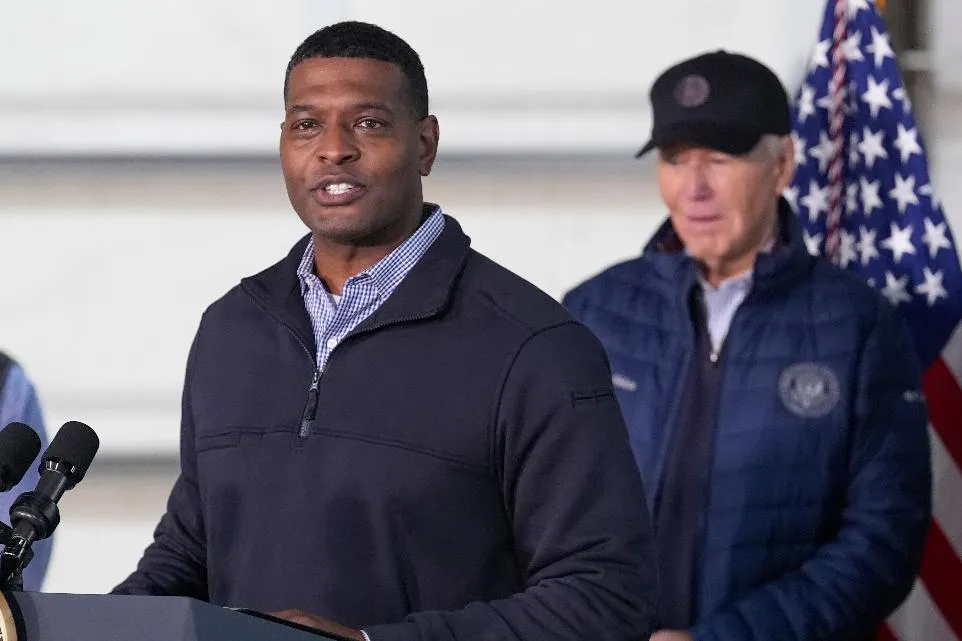 98230255d8a848a08d7d84097792da59_main_biden_83591