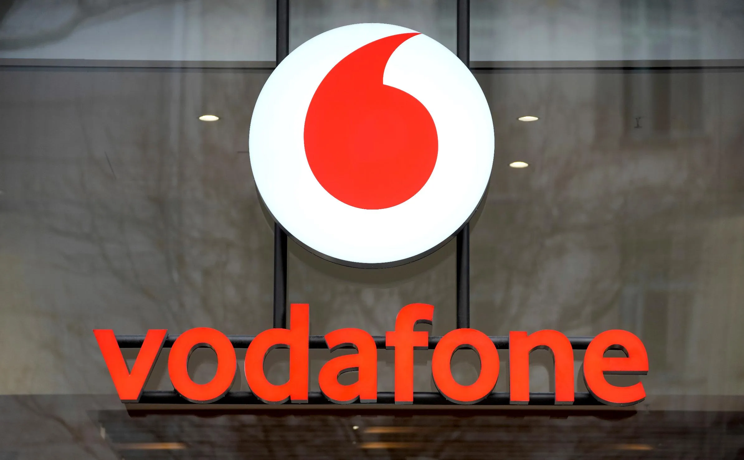 8c155e91de424b0cbab5b6d1c7db05cb_main_britain_vodafone_swisscom_23247