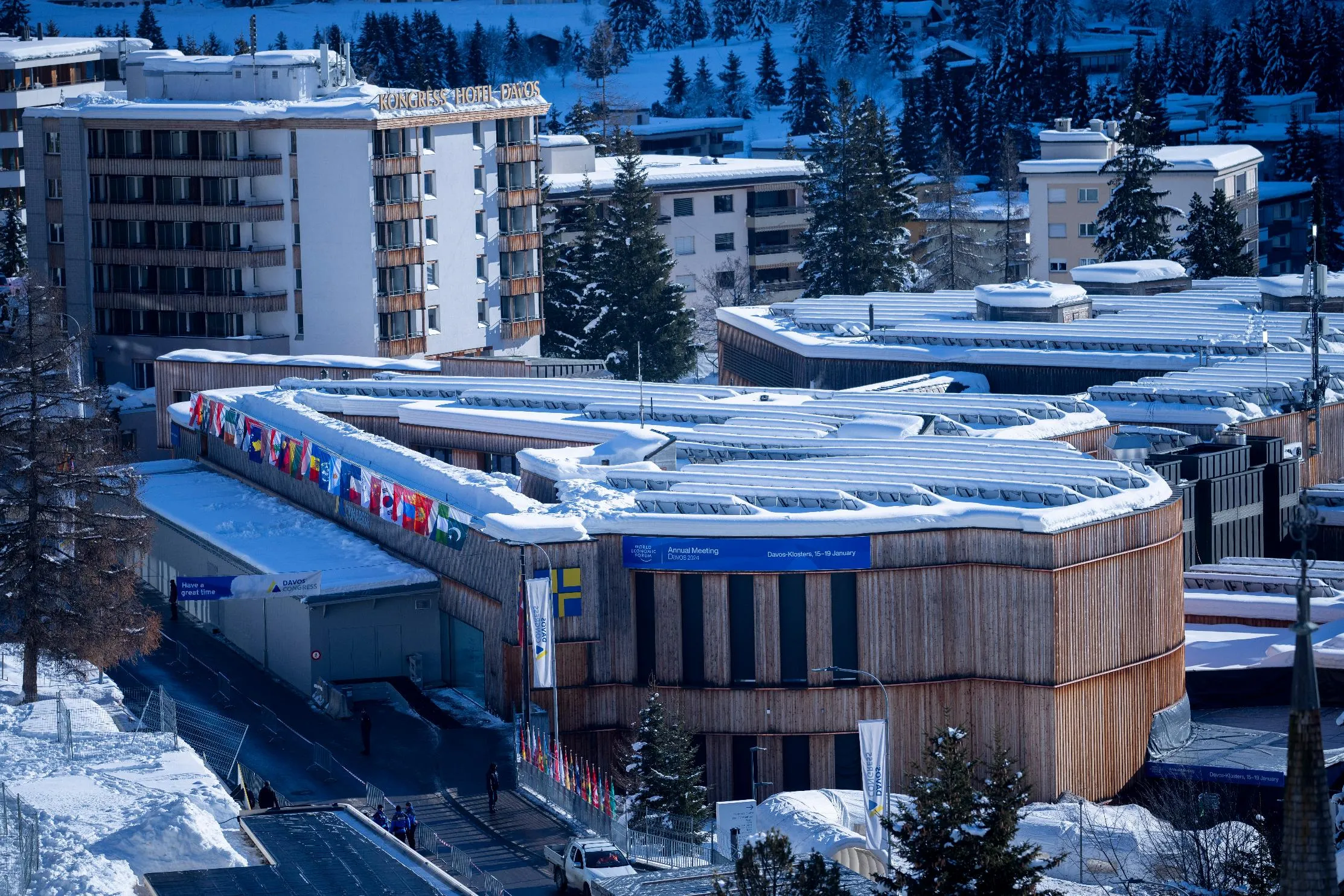 7046f5ddad3f4754856b505c5e685f49_main_switzerland_davos_forum_42060