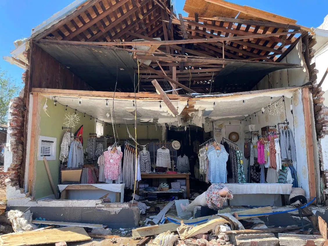 914b3dfac0f14562916b0f25afe556e6_main_oklahoma_tornadoes-newspaper__15108