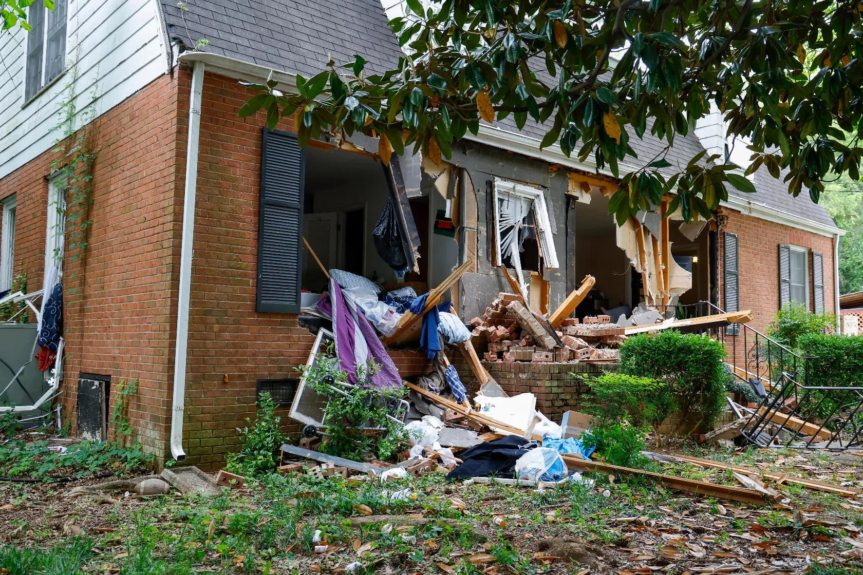 ae9b8ef7eb554cfa87d6898cccdf1426_main_officers_shot_charlotte_40490