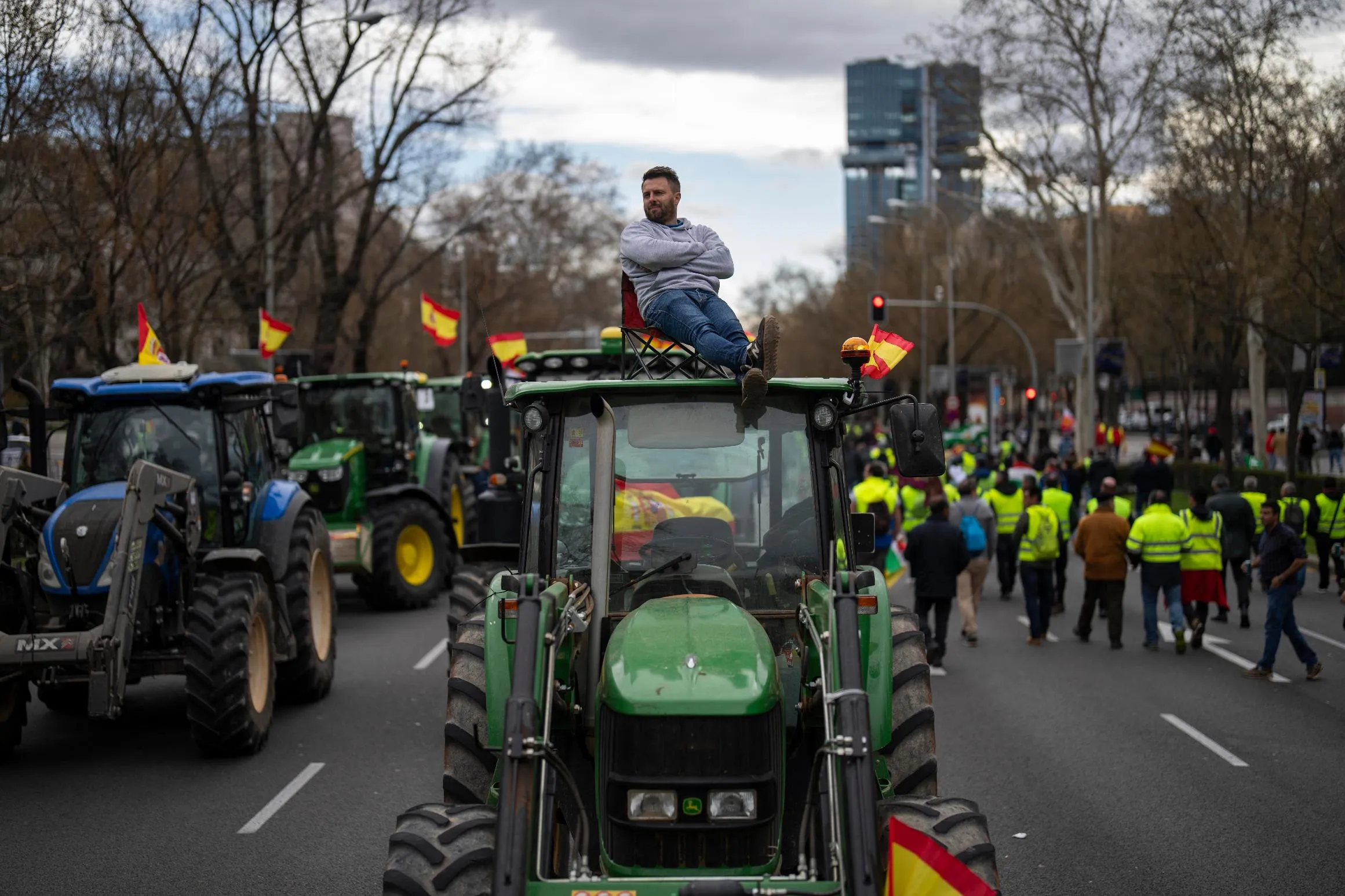 324c0f094ce049ac8bfc65b417c4eda9_main_aptopix_spain_farmers_protest_33564
