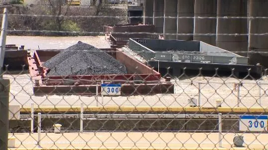 e054977683494477b6247e4a2b6247b0_main_barges_loose_pittsburgh_82119