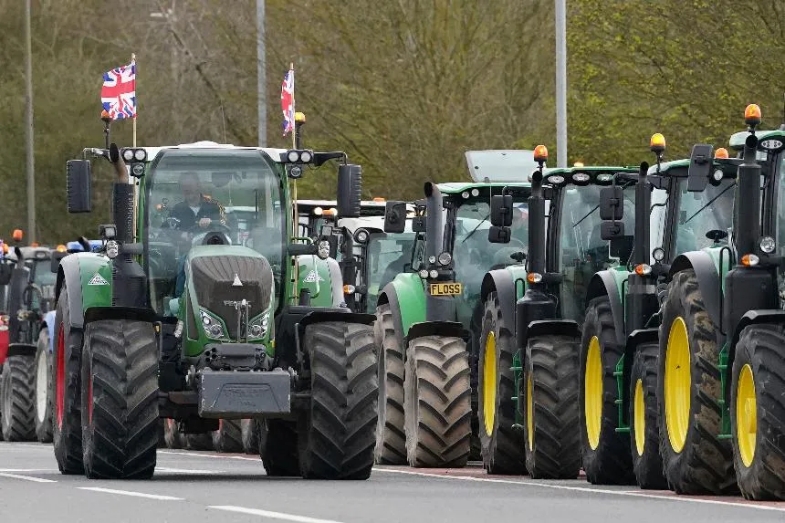 afdda5963fb34afbbc68ef55b76d704d_main_britain_farmers_protest_55771