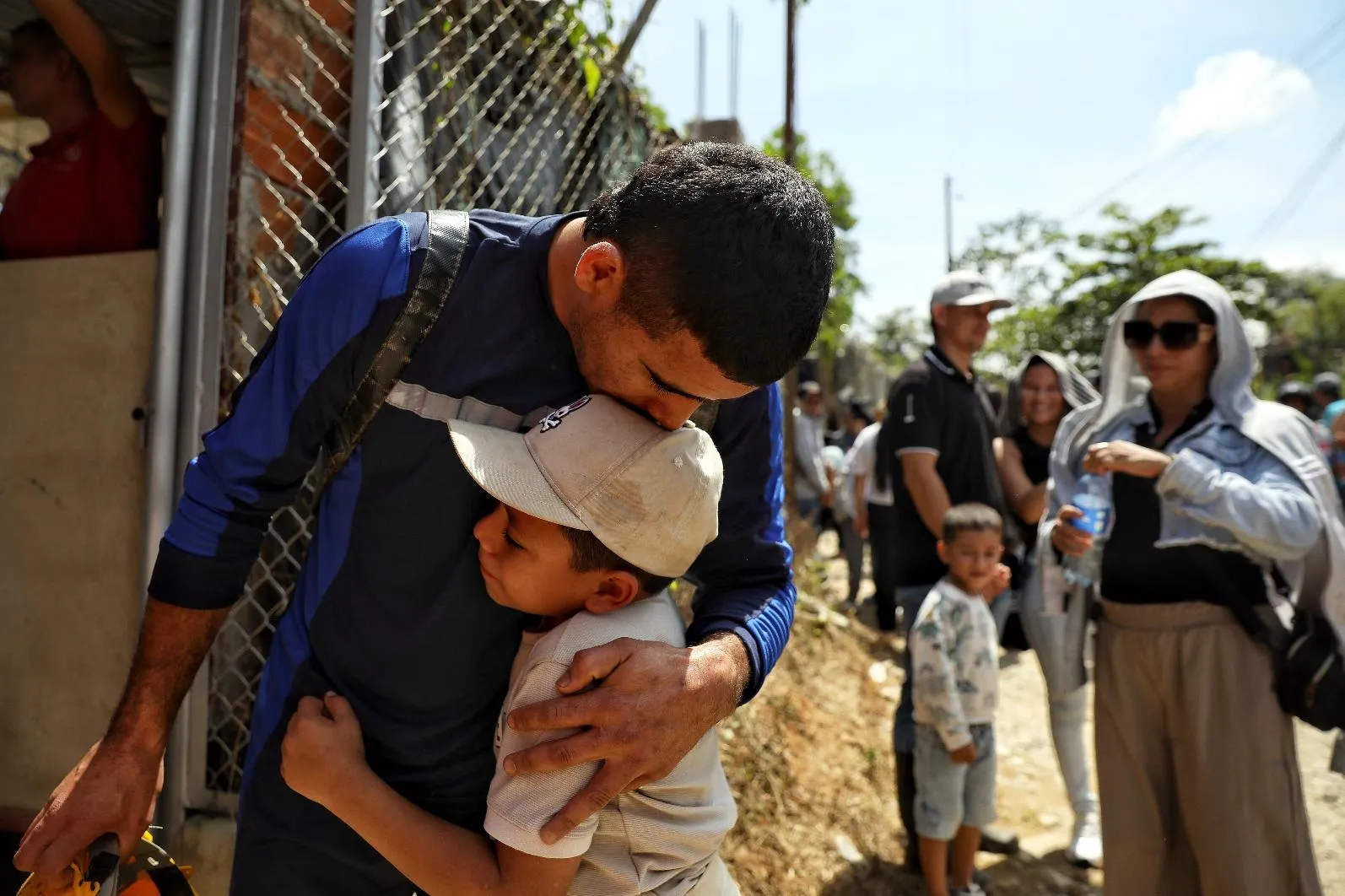 81aceaf2508a4ea9ac1b196c73d04f54_main_colombia_mine_collapse_19397
