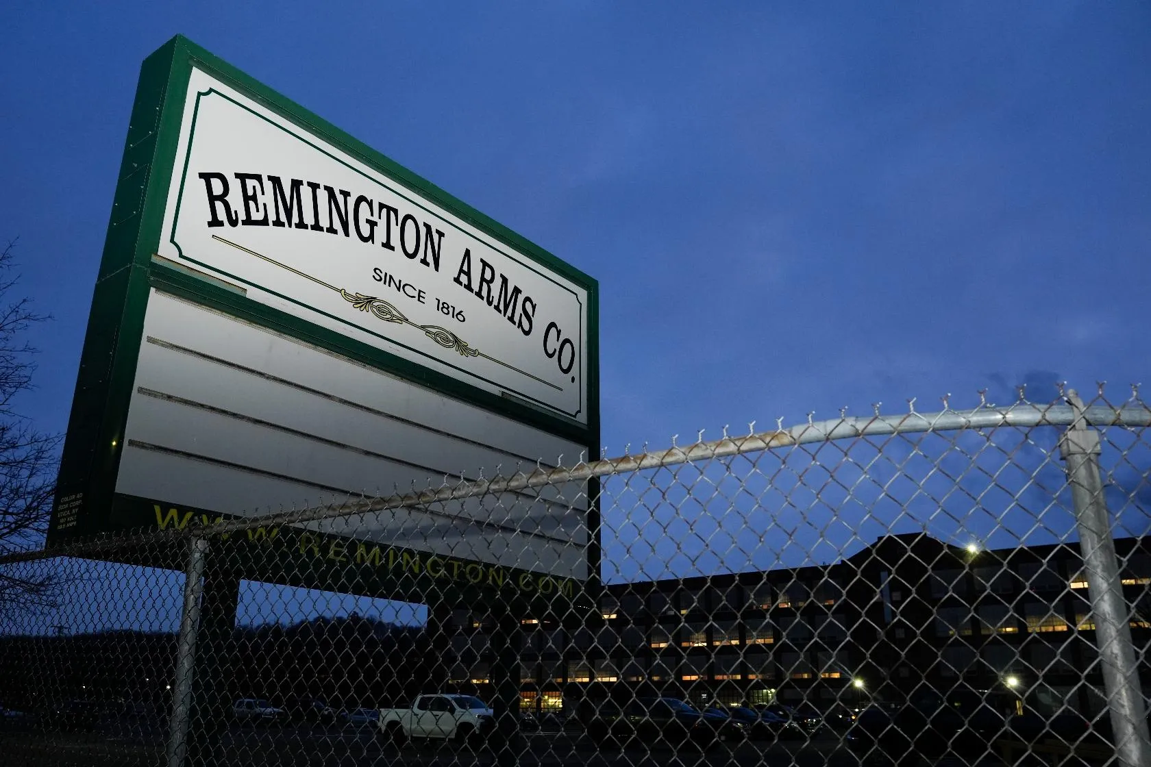 5922cab09d944e9d9689724d62bbcd9f_main_a_village_built_on_guns_24415