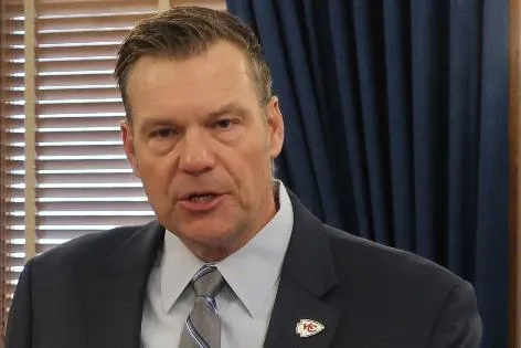 1248a243863a43d384876e106a9c57f8_main_foreign_ownership-kansas_07714