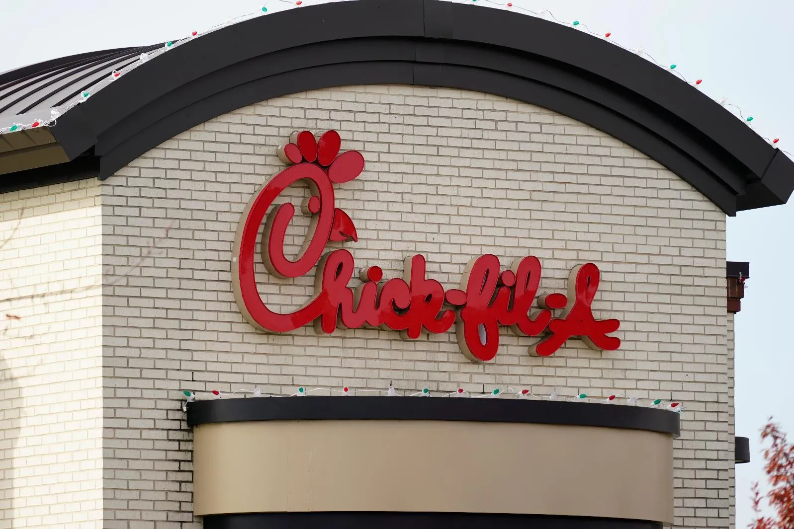 b69b4cc4c3dd4482b906758ad961aee6_main_chick-fil-a-antibiotics_03596