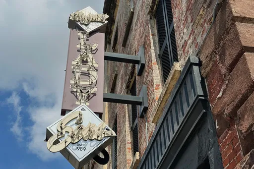 b1e27ae8451847c8ba860e4ee7632bb9_preview_paula_deen-restaurants_closed_44343