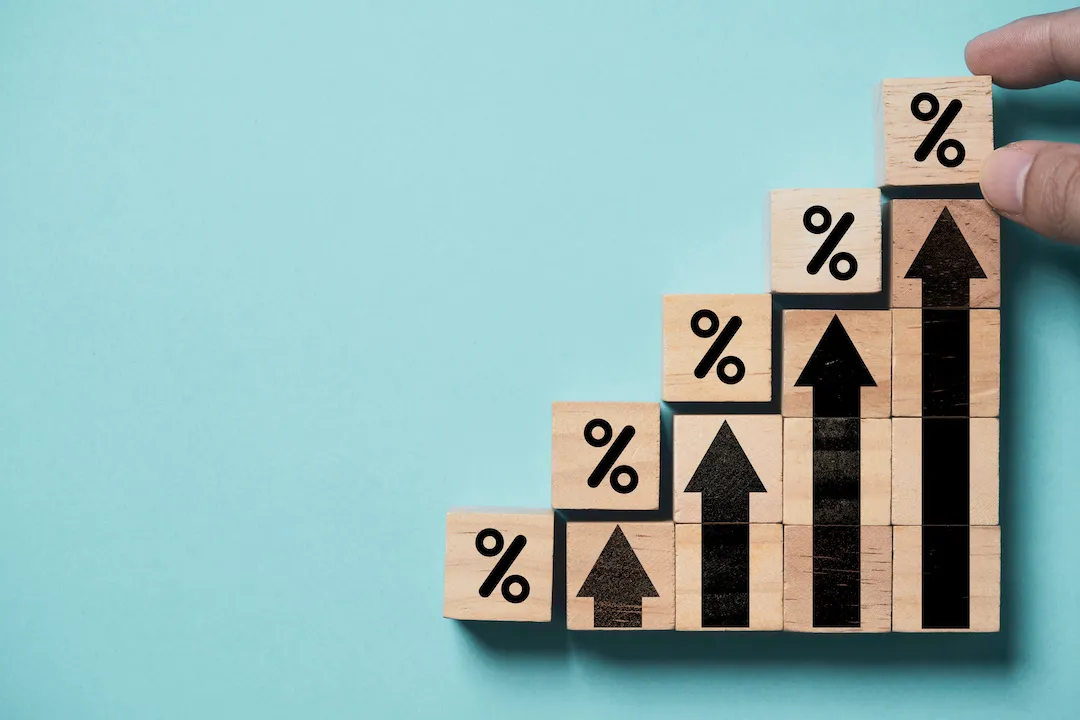 Arrows gradually increasing in size pointing up to % signs