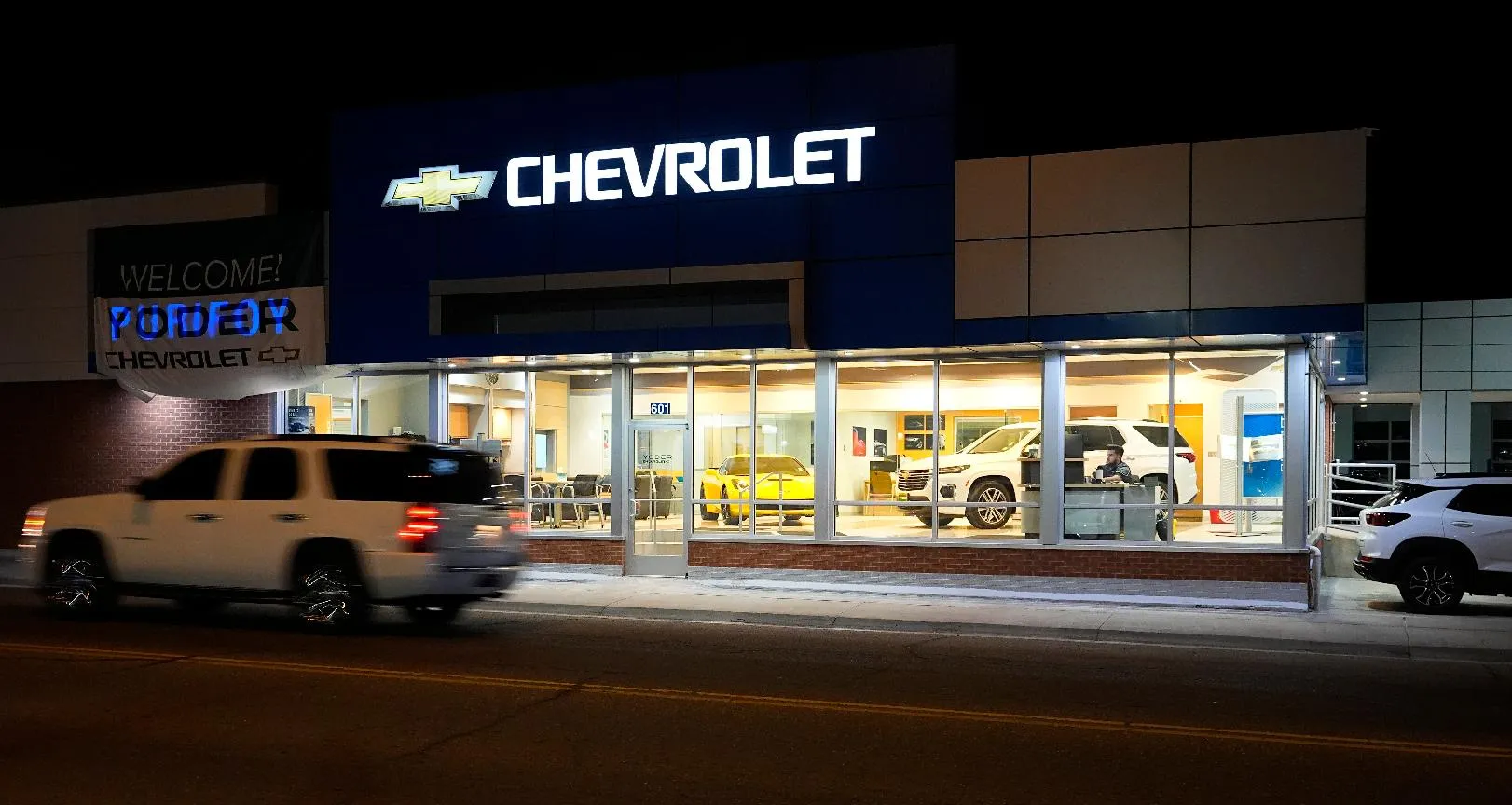 71d6ed690c214ef6b9242b913503ef01_main_behind_the_wheel_56234