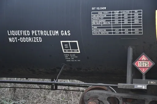 73f4d50d3e95421eab94f6ef9d43837c_preview_high-hazard_flammable_trains_37563