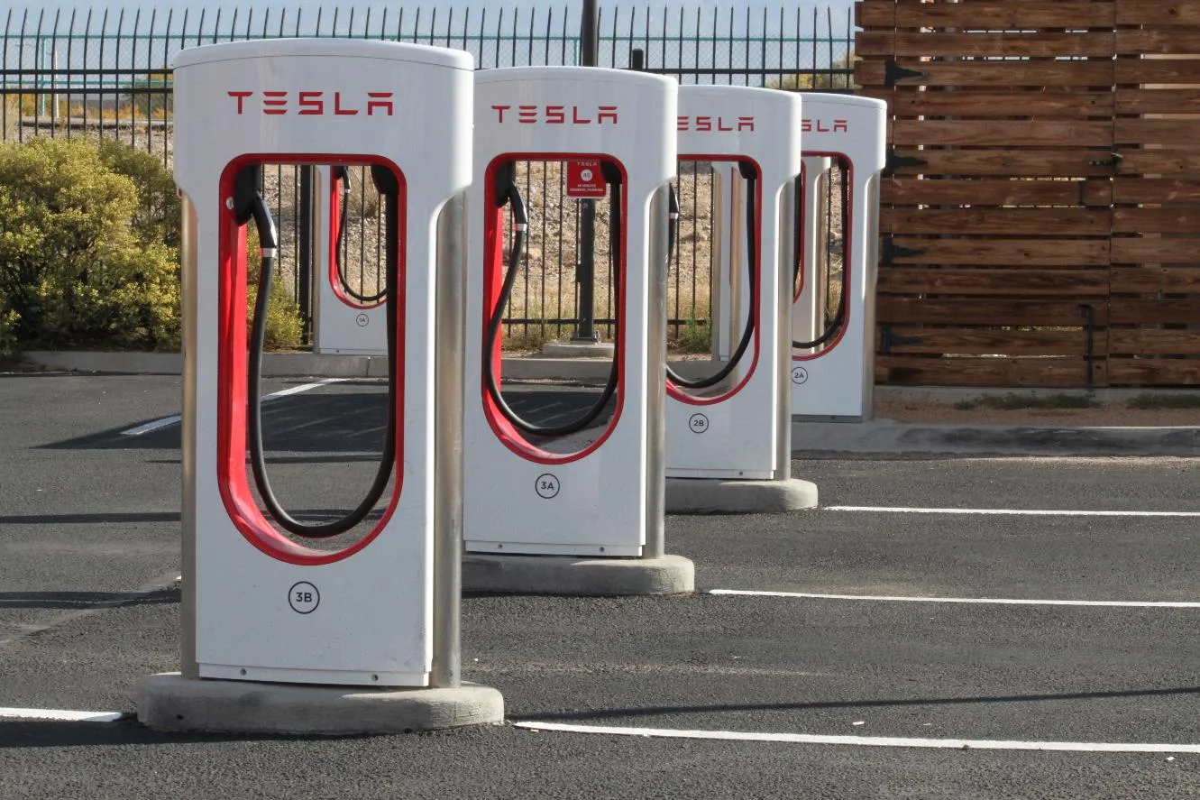 22559bcbb80f45ccb718b4ca33db6f86_main_electric_vehicles_charging_stations_57428