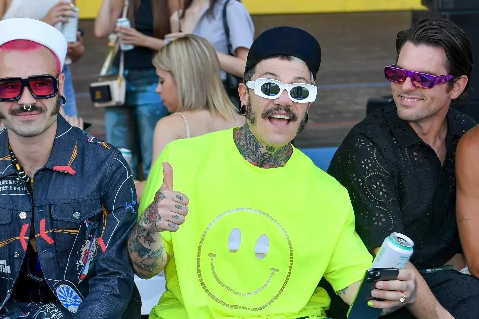 beaea18e77114404bb8735a6774ef332_main_italy_moschino_55369