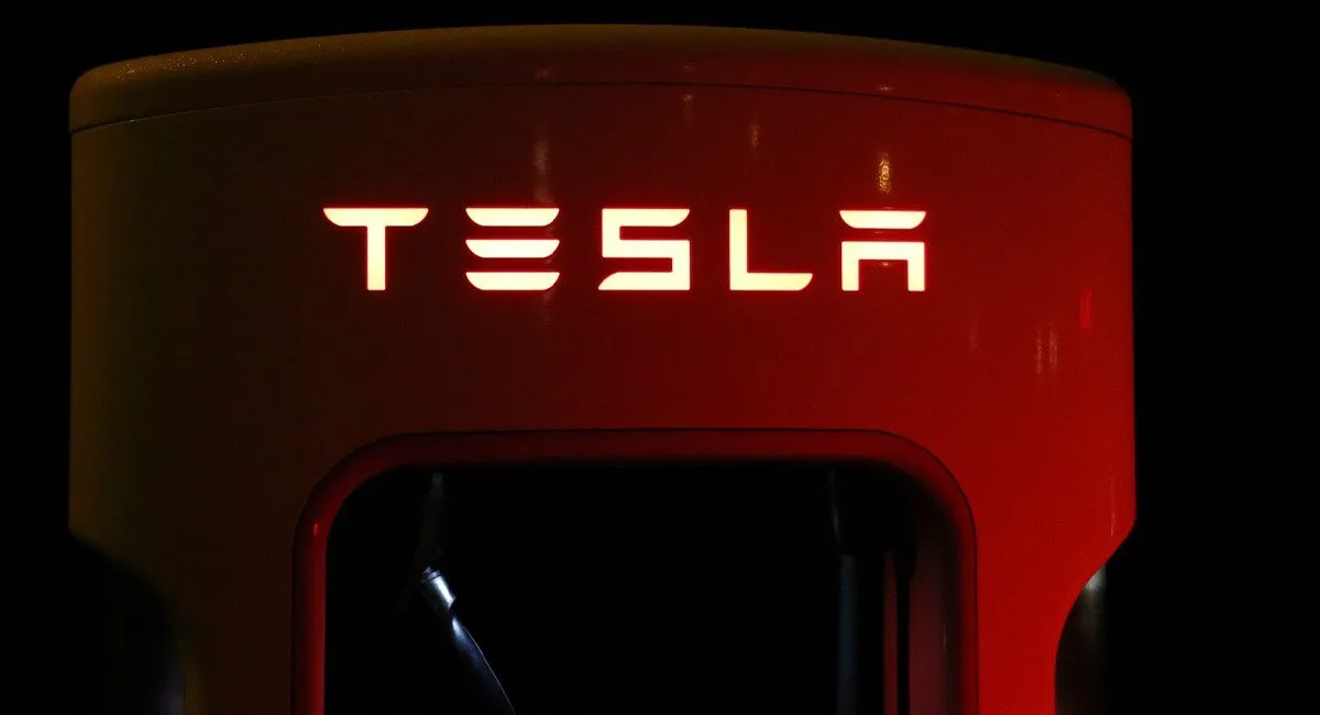 HEROIsanotherTeslastocksplitonthecards__0e4e21e331ea5f00ee663a877eb915fc_2000