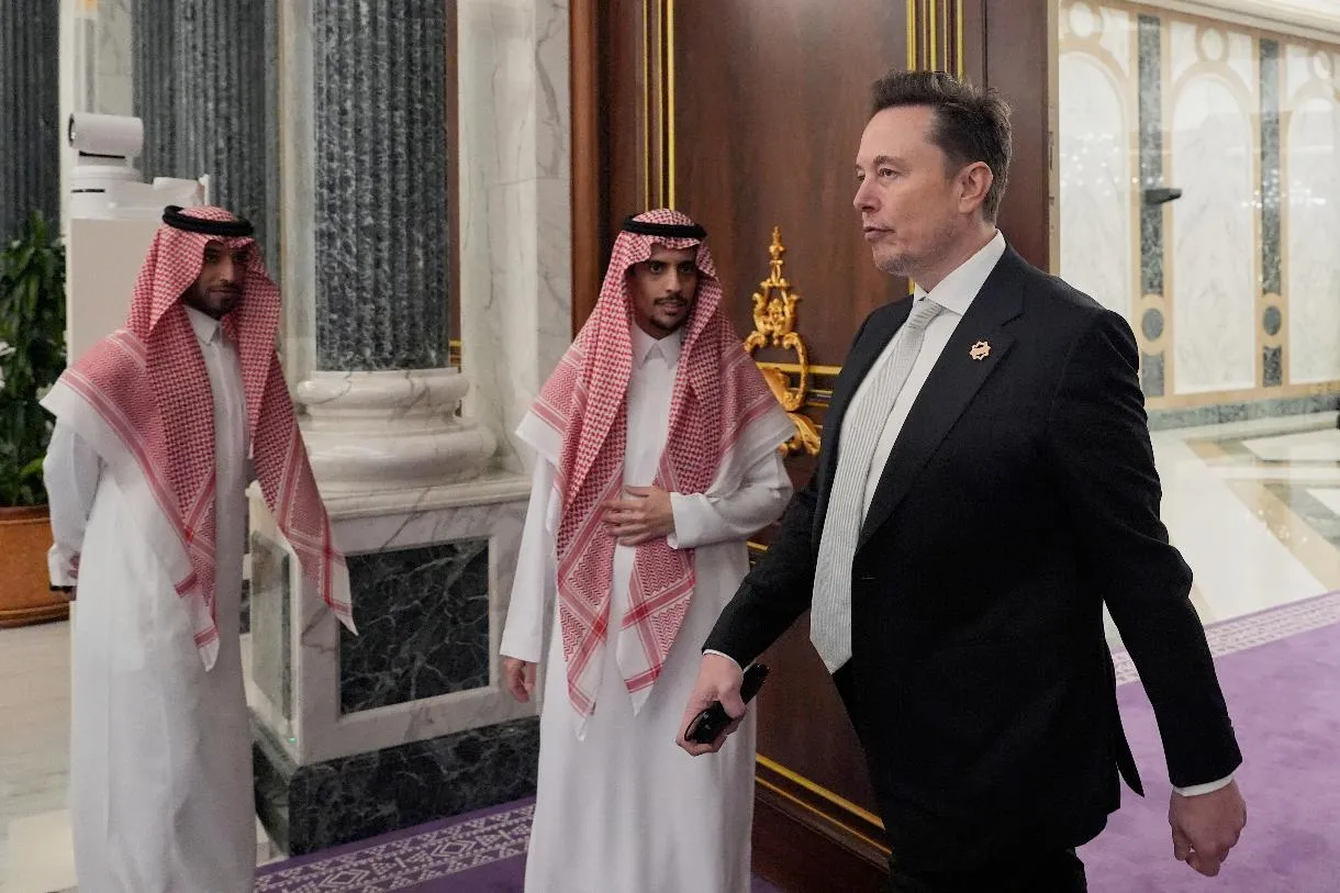 71cee43a1b744e039063caf1606b7d83_main_musk_trump_65161