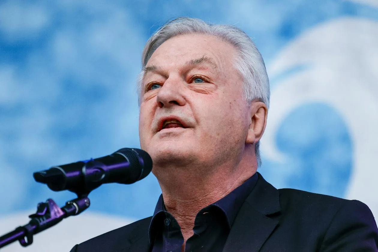 0e21c0005caa4bc584fc1b39cba760f6_main_germany_far_right_28542