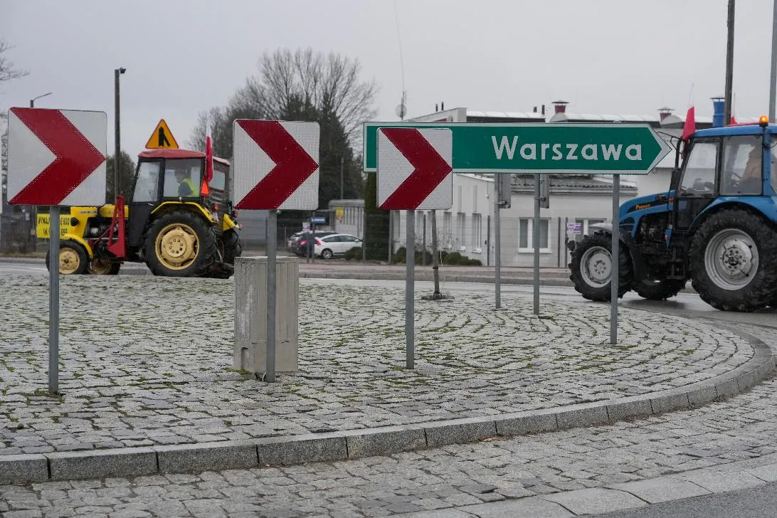 1637cf0ab79e4a0c8a7219bbd96876bf_main_poland_farmers_protest_57311