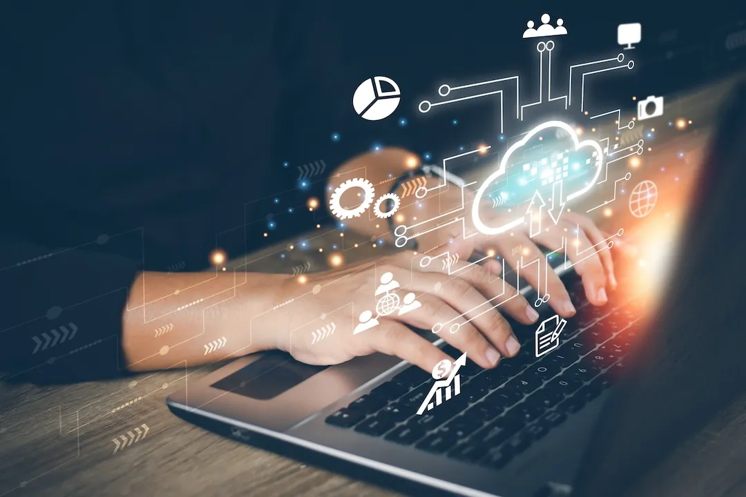 Businesswomen is using a laptop to access the cloud computing system, cloud computing, big data, internet of things, business processes, various storage